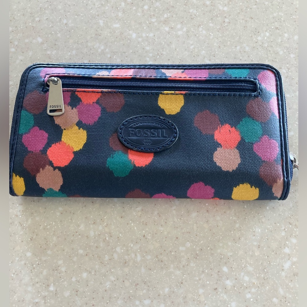 Classic Fossil Zip Wallet